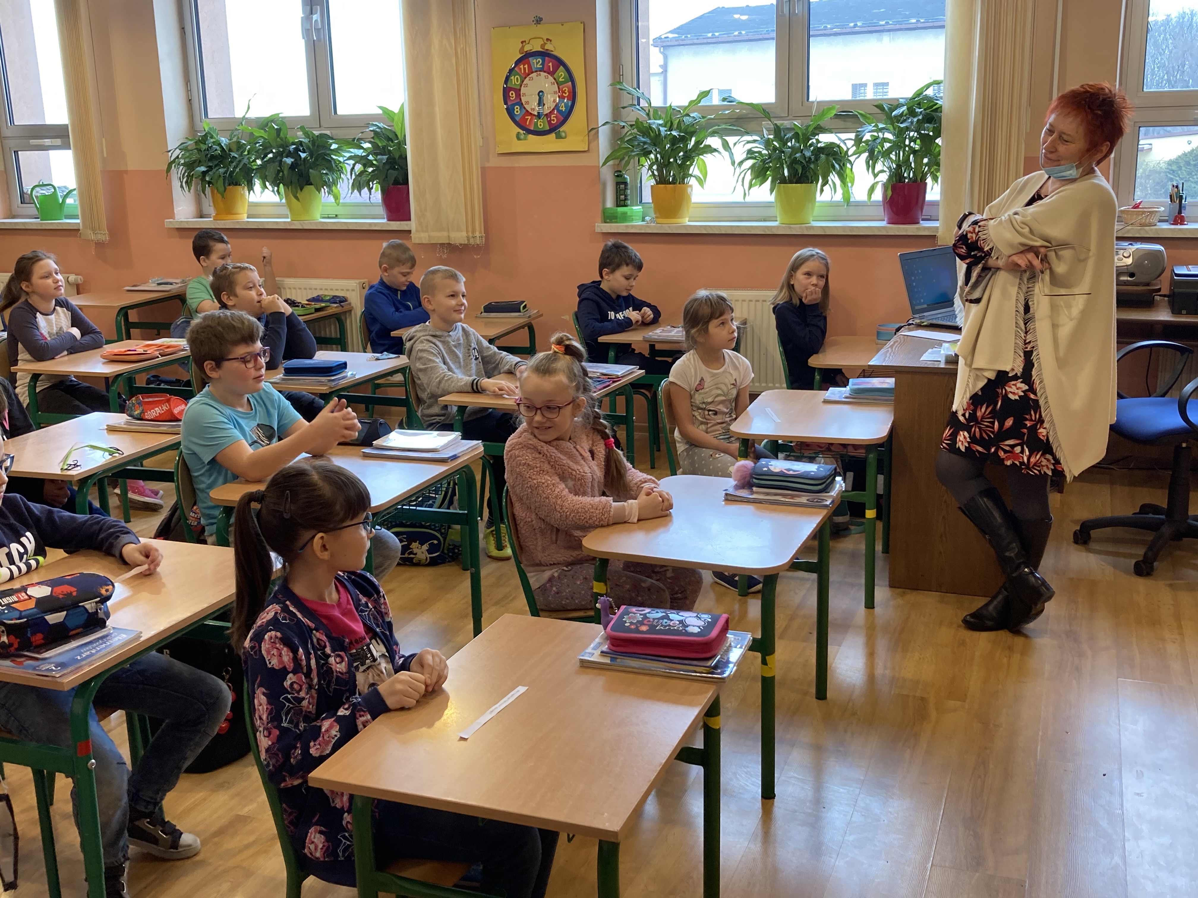 Uczniowie klasy 2b na spotkaniu z p. bibliotekarką Iwoną Brudny.